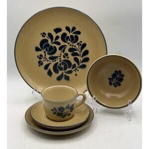 VTG Pfaltzgraff Folk Art 5‑Pc Place Setting Blue Floral (1977)Tan USA Stoneware